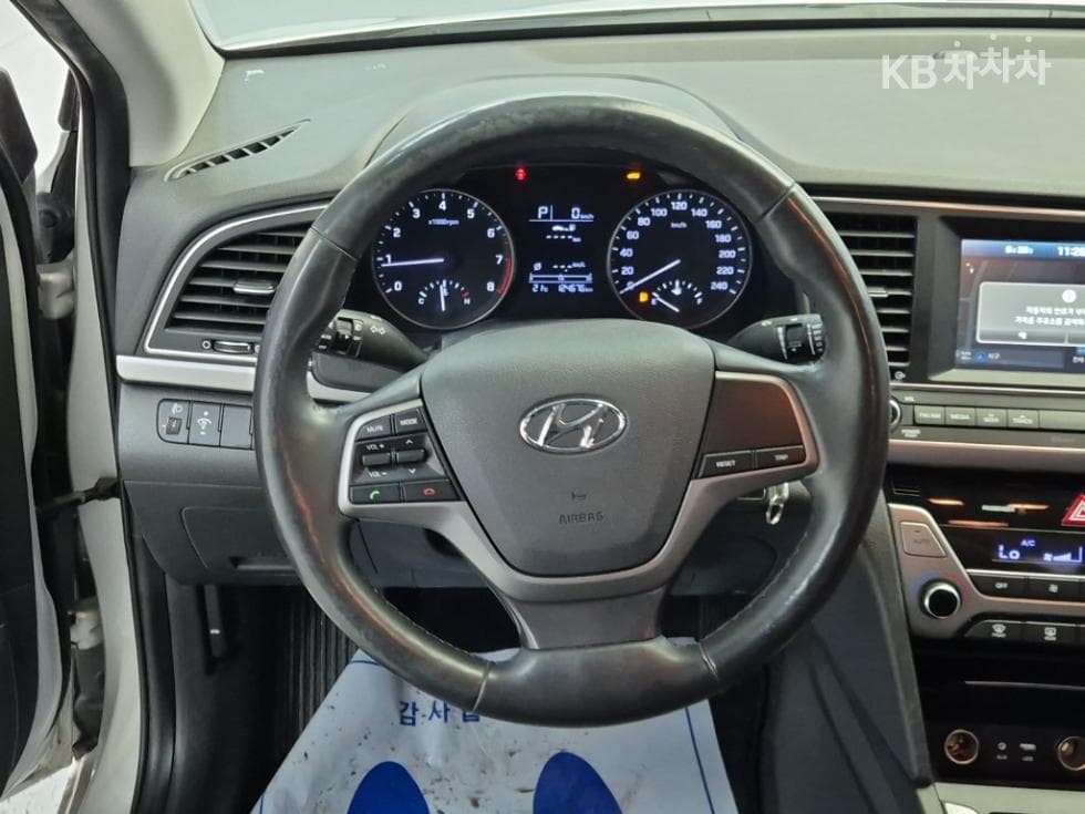 Hyundai Avante (Elantra)AD1.6 GDi Smart Special (special feature/edition) - 9