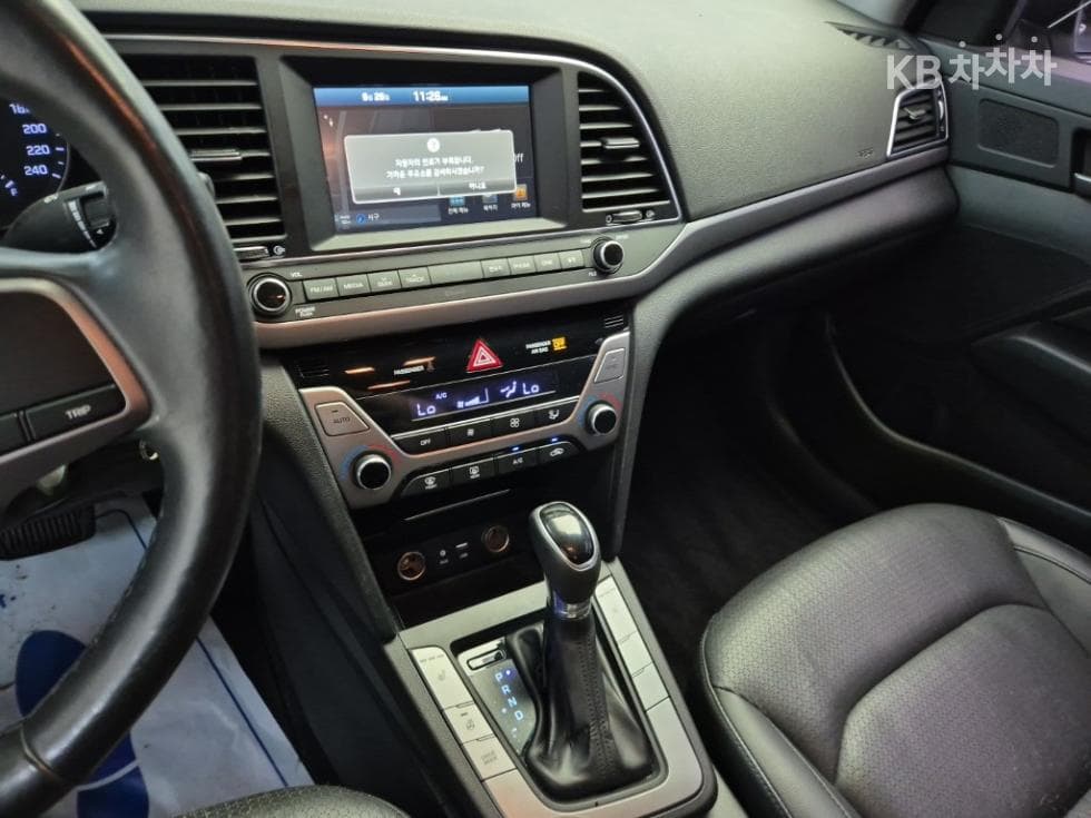 Hyundai Avante (Elantra)AD1.6 GDi Smart Special (special feature/edition) - 10