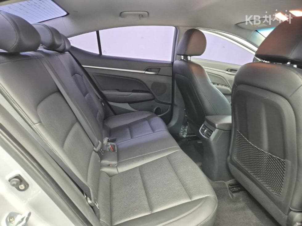 Hyundai Avante (Elantra)AD1.6 GDi Smart Special (special feature/edition) - 12