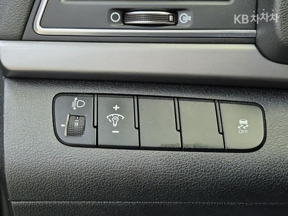 Hyundai Avante (Elantra)AD1.6 GDi Smart Special (special feature/edition) - 17