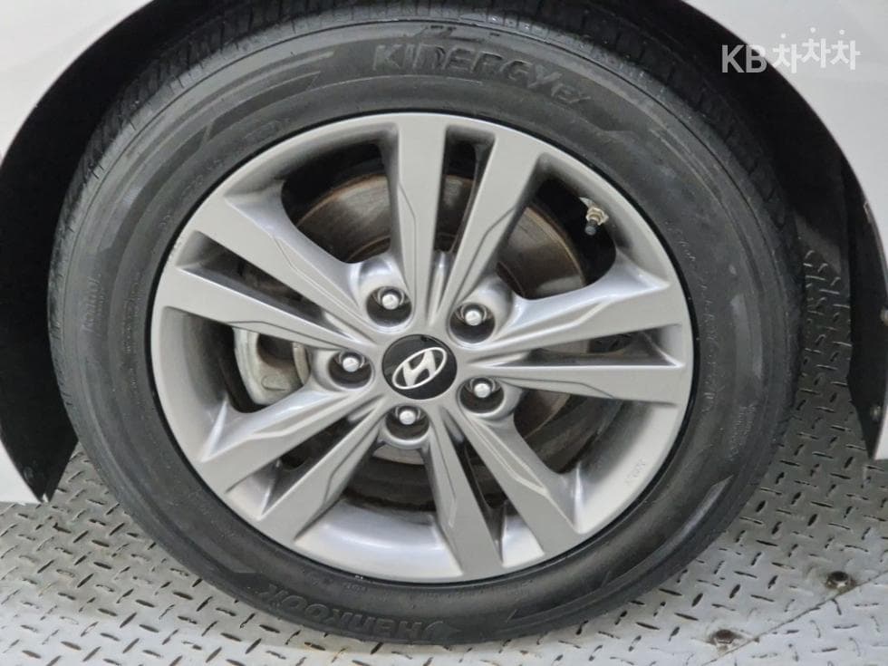 Hyundai Avante (Elantra)AD1.6 GDi Smart Special (special feature/edition) - 19