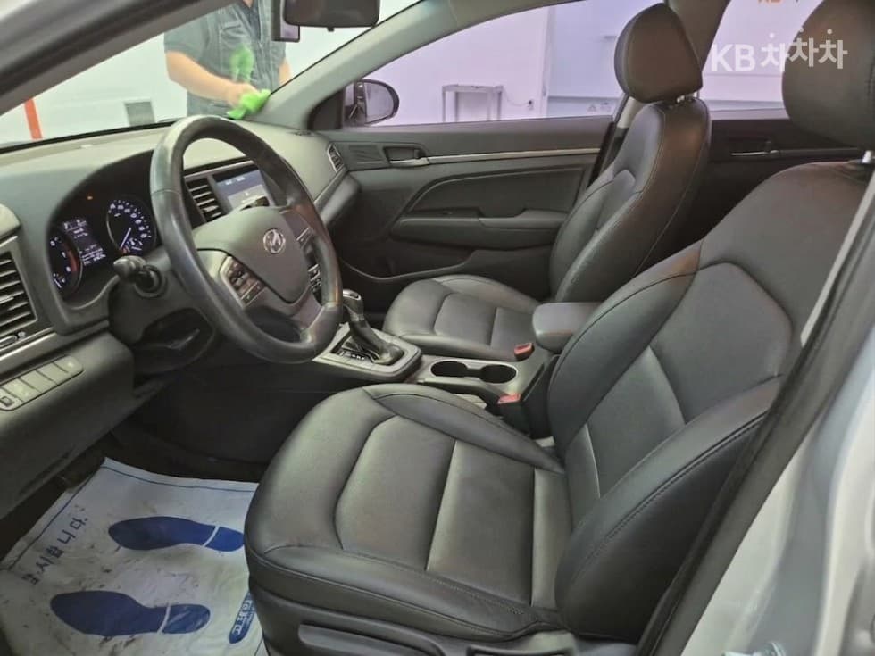 Hyundai Avante (Elantra)AD1.6 GDi Smart Special (special feature/edition) - 11