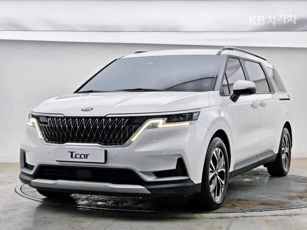 Kia Carnival 4th generation D2.2 9-seater Prestige - Image 1
