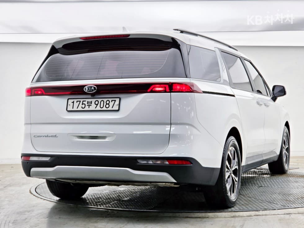 Kia Carnival 4th generationD2.2 9-seater Prestige - 2