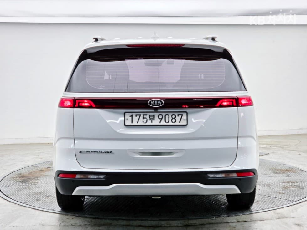 Kia Carnival 4th generationD2.2 9-seater Prestige - 4