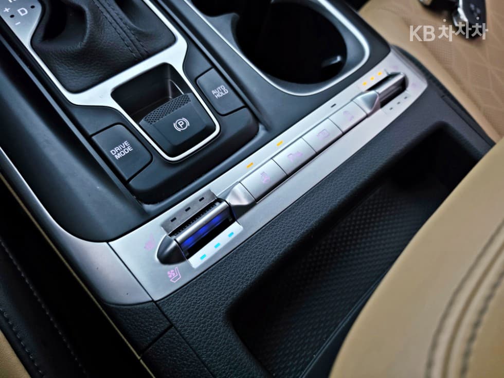 Kia Carnival 4th generationD2.2 9-seater Prestige - 16