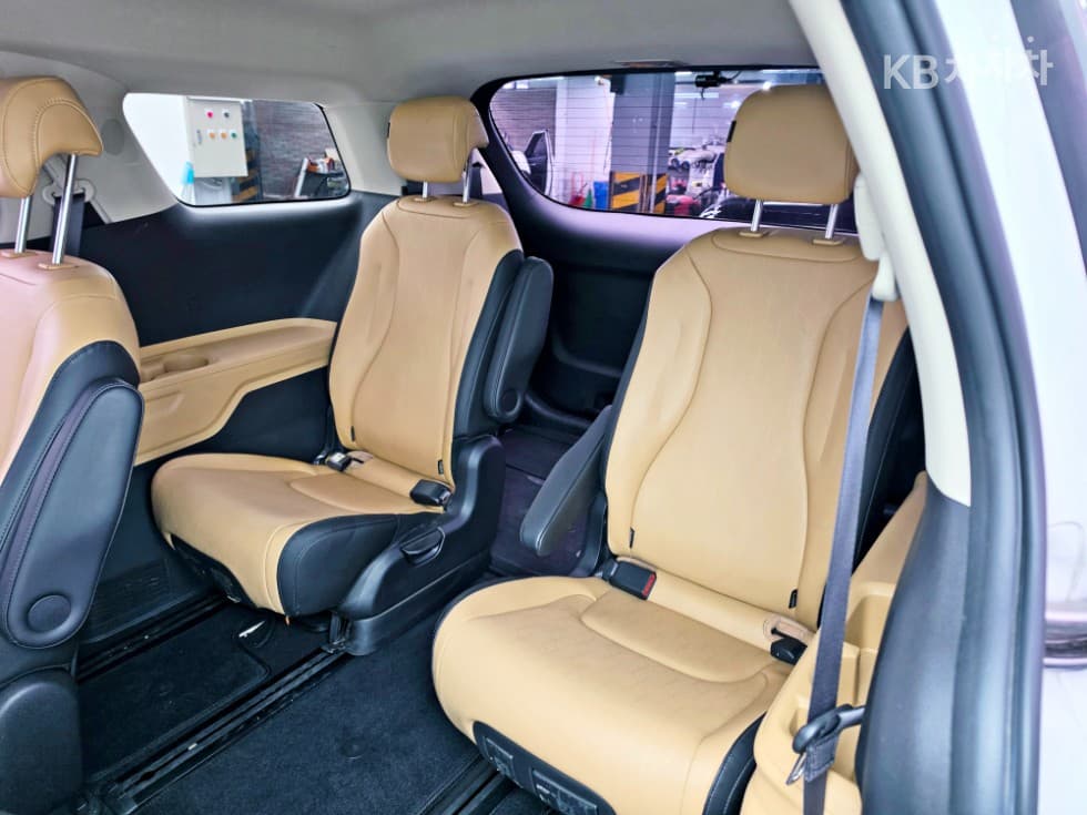 Kia Carnival 4th generationD2.2 9-seater Prestige - 20