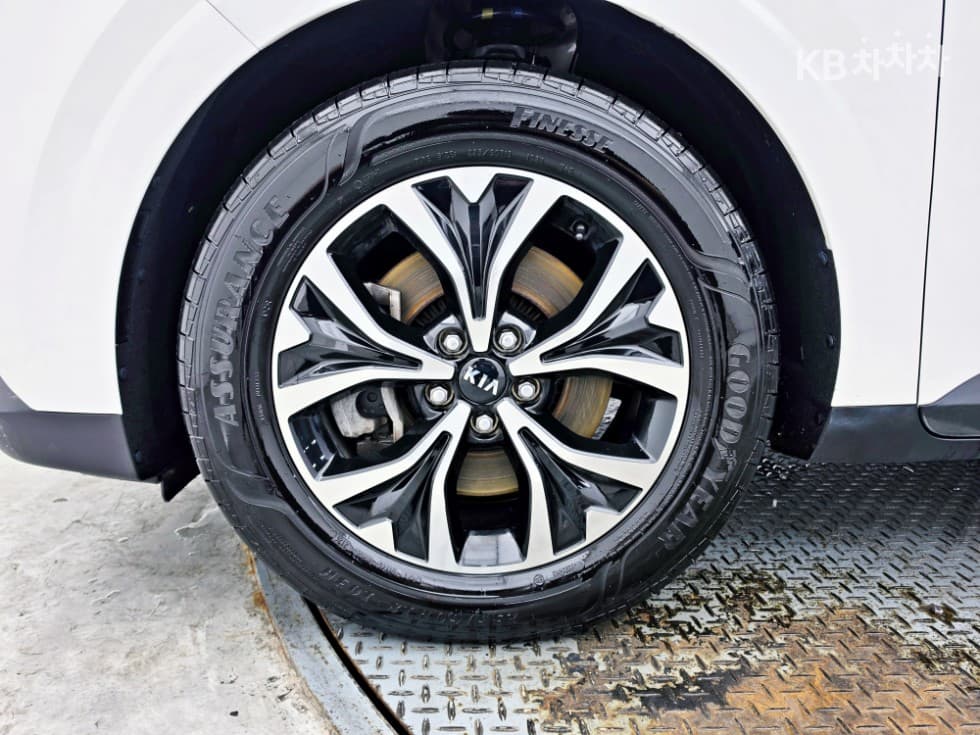 Kia Carnival 4th generationD2.2 9-seater Prestige - 24