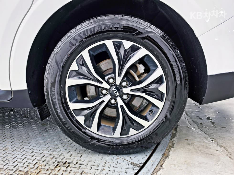 Kia Carnival 4th generationD2.2 9-seater Prestige - 25