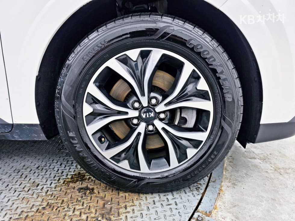 Kia Carnival 4th generationD2.2 9-seater Prestige - 27