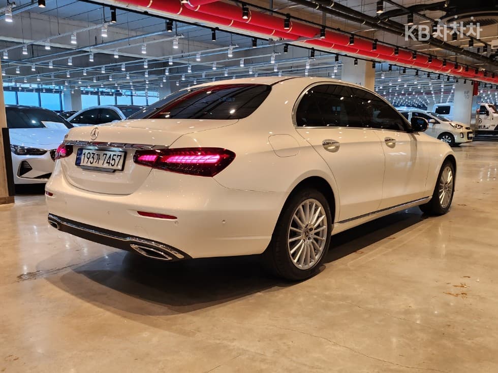 Mercedes-Benz E-Клас (W213)E250 Exclusive - 4
