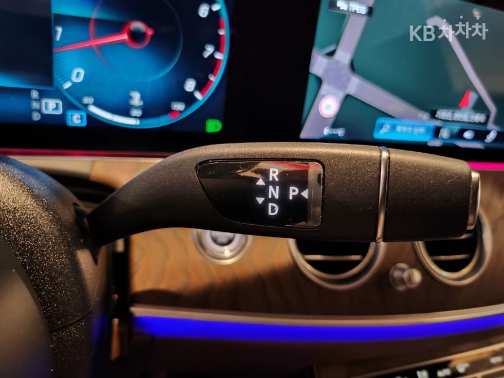 Mercedes-Benz E-Клас (W213)E250 Exclusive - 16