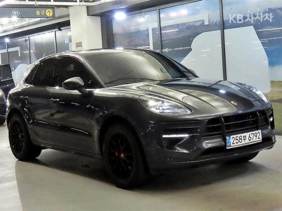 Porsche 마칸 2.9 GTS - Image 1