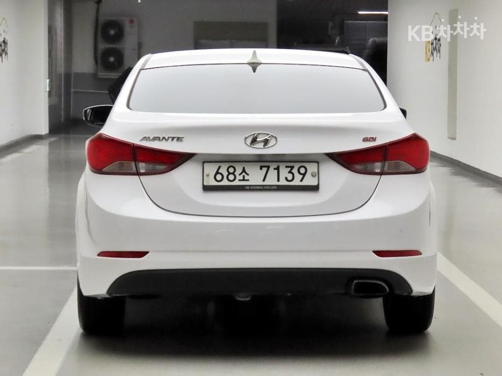 Hyundai The New (facelift) Avante (Elantra)1.6 GDi Smart Standard - 3