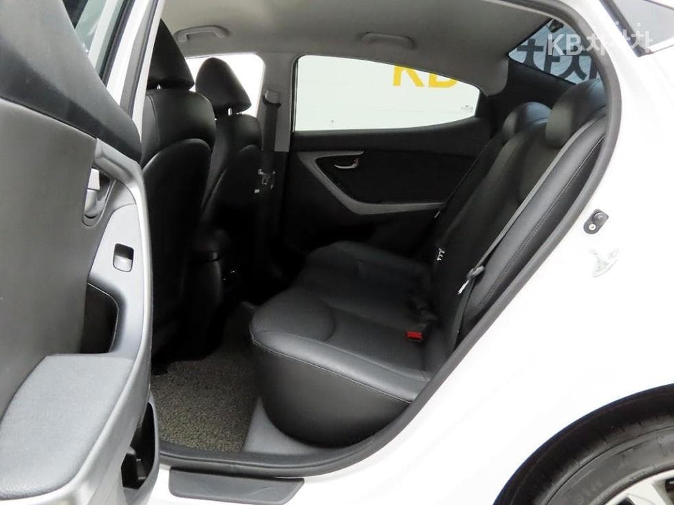 Hyundai The New (facelift) Avante (Elantra)1.6 GDi Smart Standard - 14