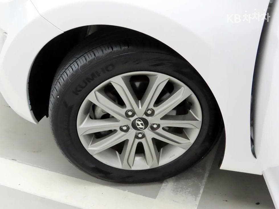Hyundai The New (facelift) Avante (Elantra)1.6 GDi Smart Standard - 19