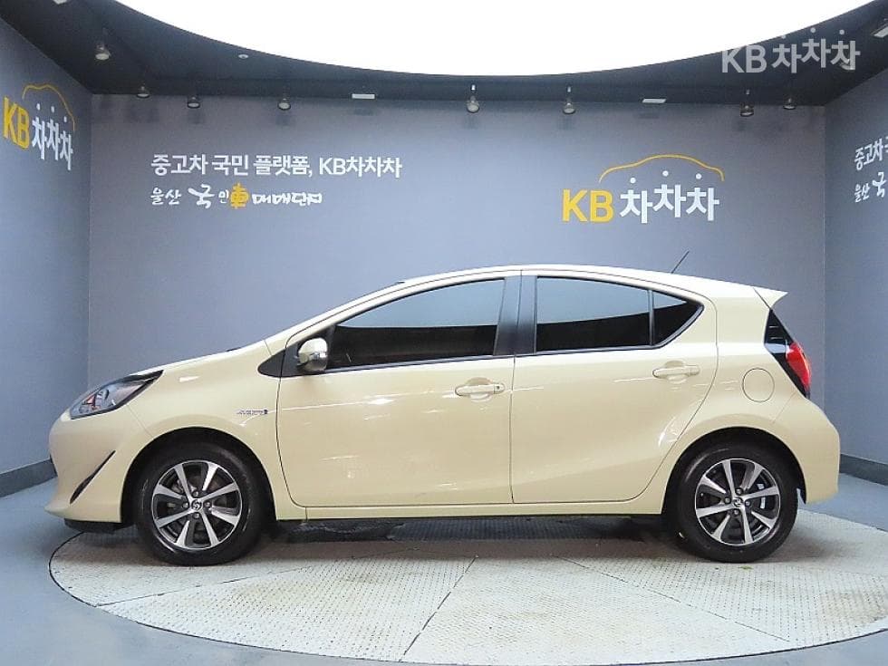 Toyota Prius1.5 Hybrid Standard - 5