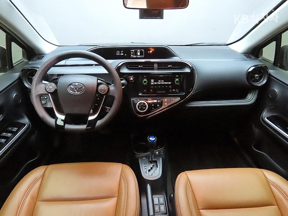 Toyota Prius1.5 Hybrid Standard - 6