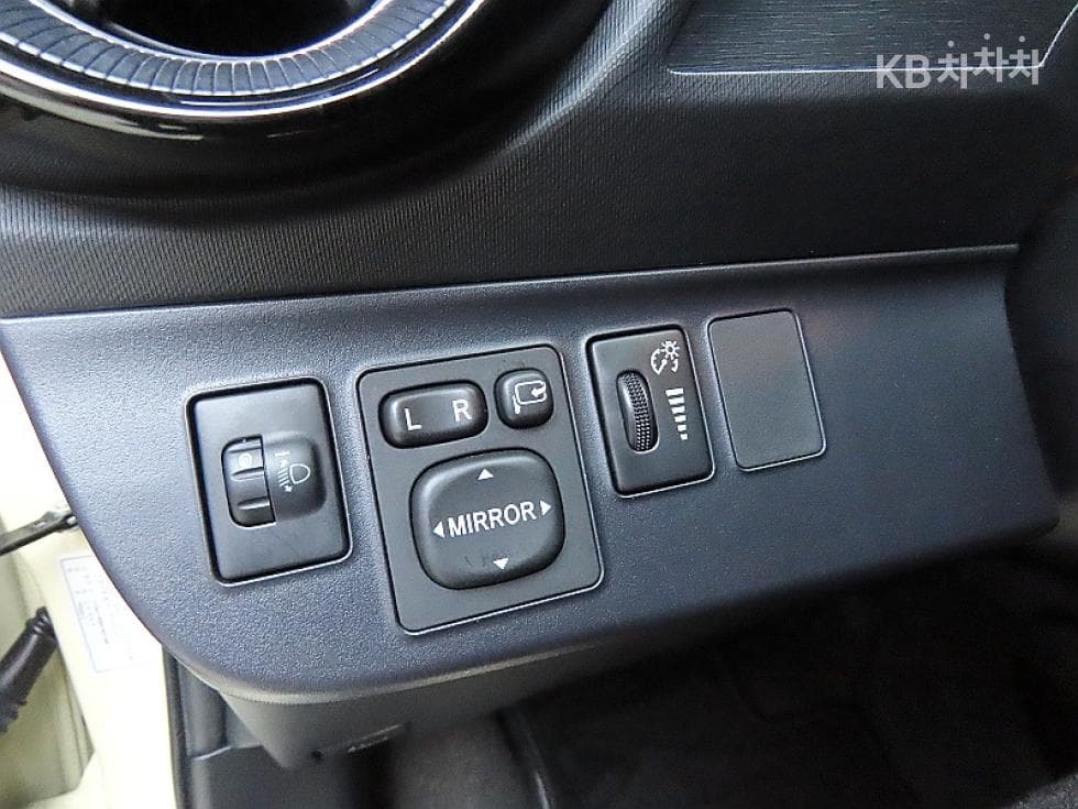 Toyota Prius1.5 Hybrid Standard - 12