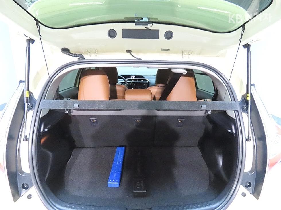 Toyota Prius1.5 Hybrid Standard - 19