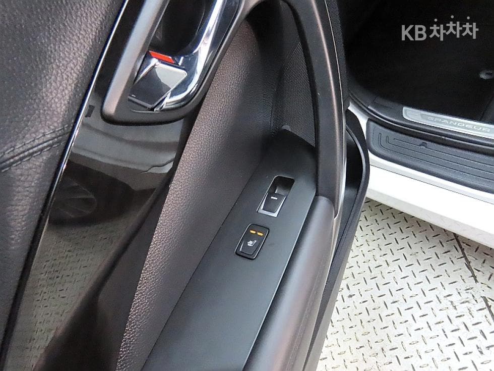 Hyundai Grandeur (Azera)HGLPG HG300 Disabled-accessible - 18