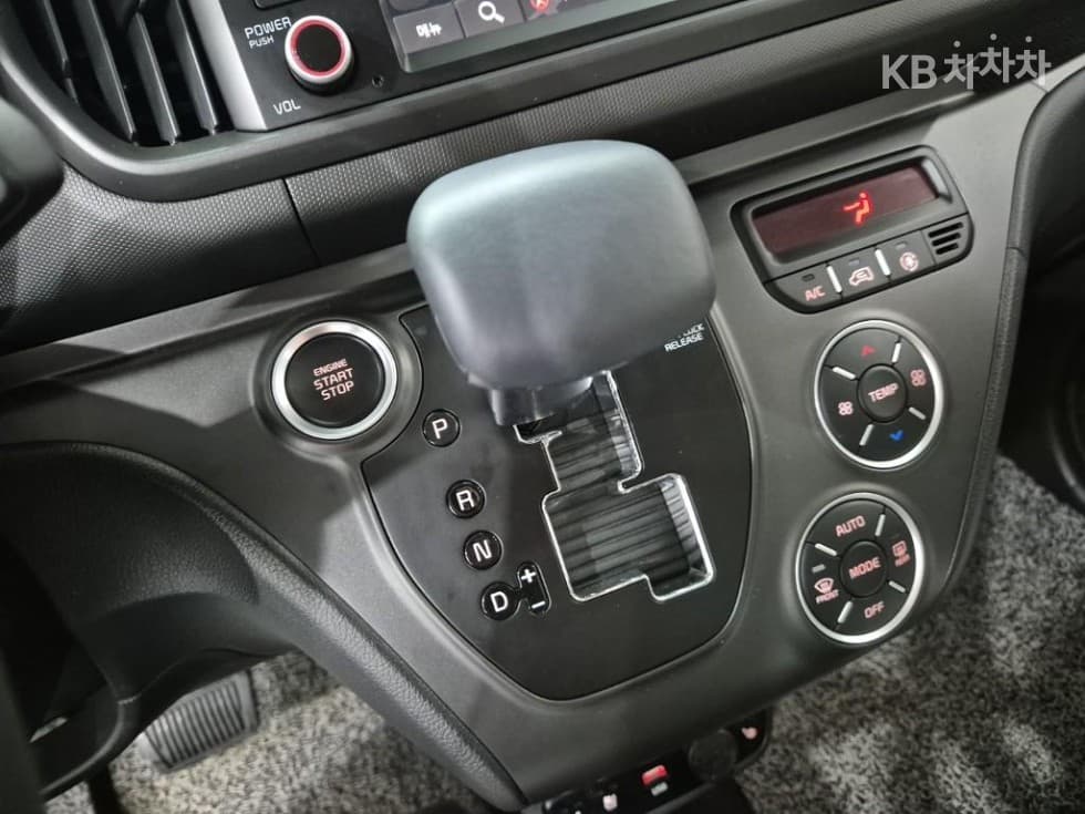 Kia The New (facelift) Kia Ray (van)1.0 Gasoline Signature - 8