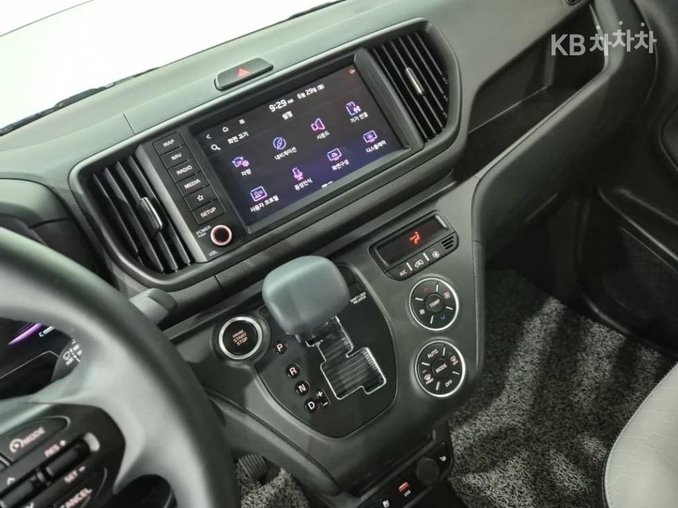 Kia The New (facelift) Kia Ray (van)1.0 Gasoline Signature - 10