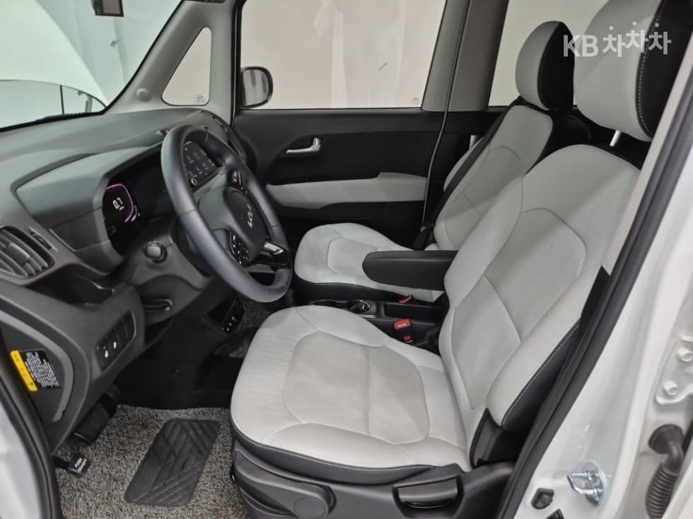 Kia The New (facelift) Kia Ray (van)1.0 Gasoline Signature - 11