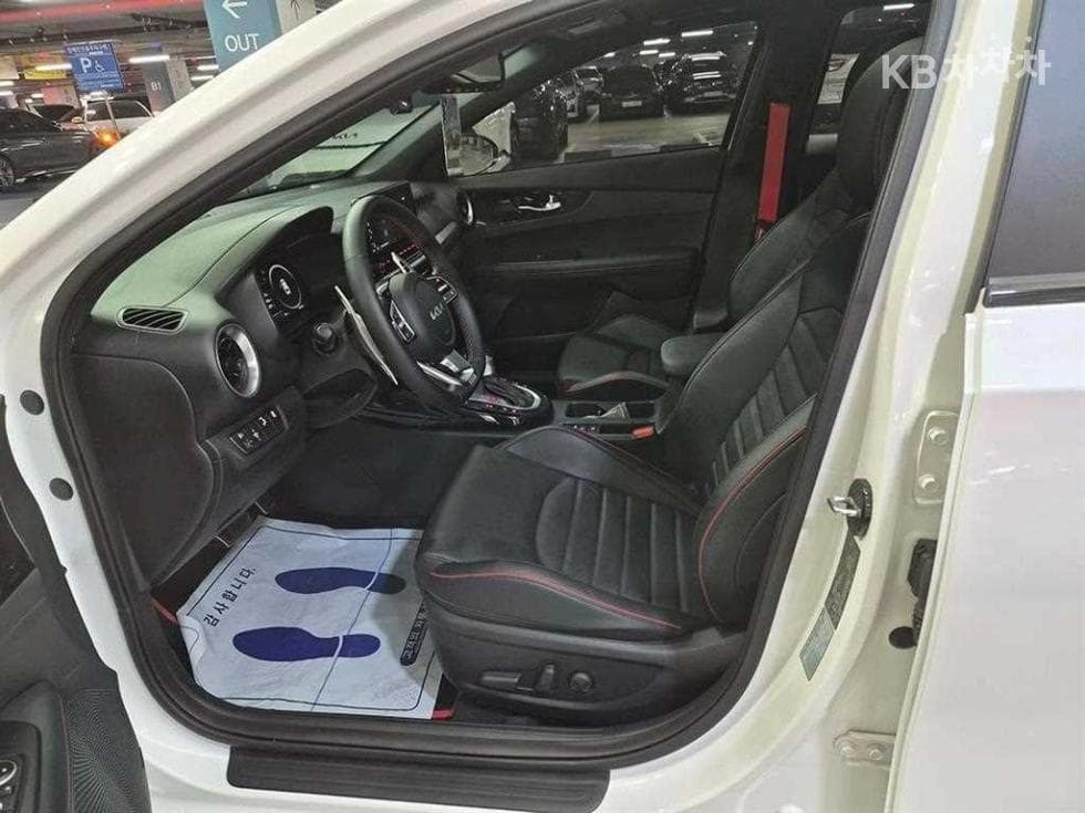 Киа The New (фейслифт) K3 GT(BD)1.6 Турбо Бензин Директ Инжекция 5-врати Signature - 6
