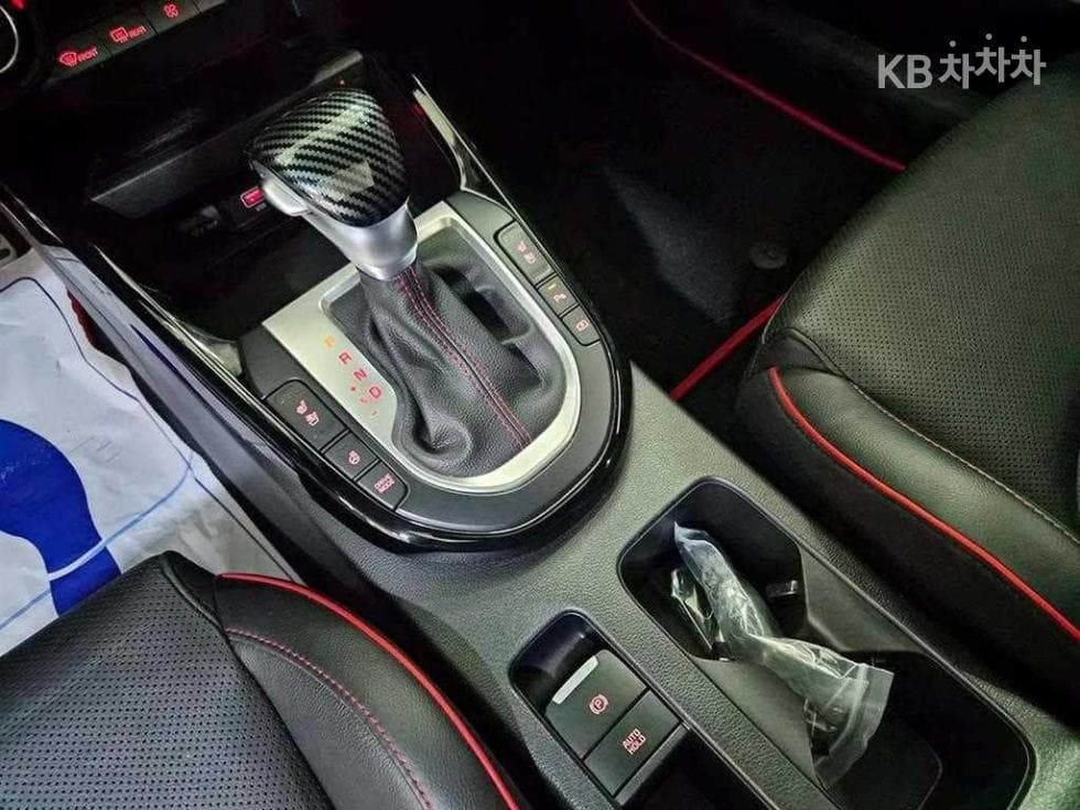 Киа The New (фейслифт) K3 GT(BD)1.6 Турбо Бензин Директ Инжекция 5-врати Signature - 11