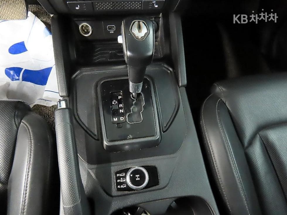 KG Mobility Rexton 스포츠2.2 4WD Prestige - 10