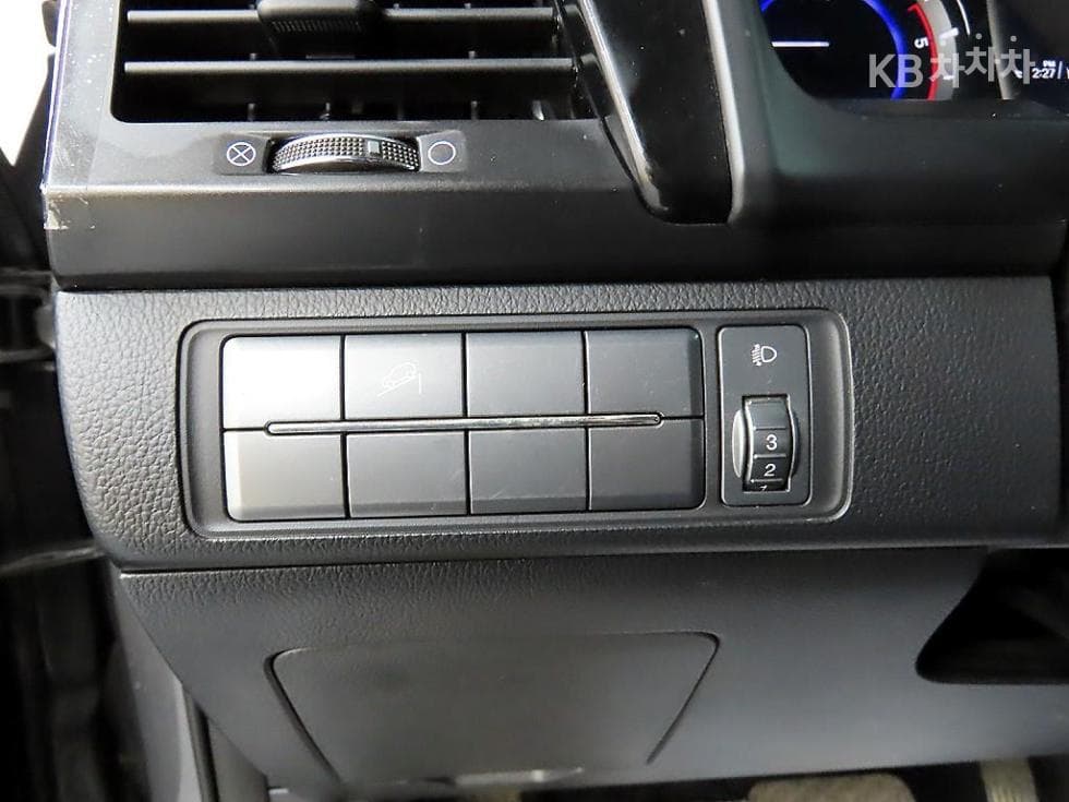 KG Mobility Rexton 스포츠2.2 4WD Prestige - 12