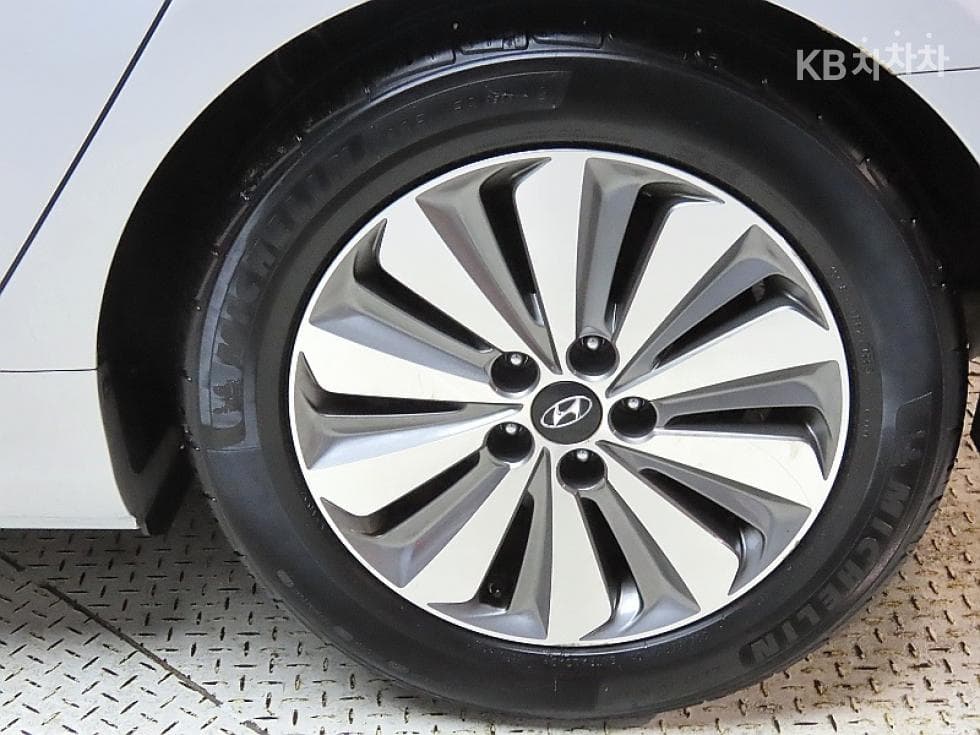 Hyundai Grandeur (Azera) HybridPremium - 20
