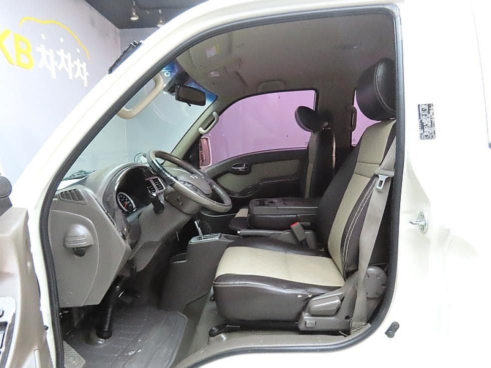 Hyundai Porter 2Extra Long Double Cab CRDi Premium - 9