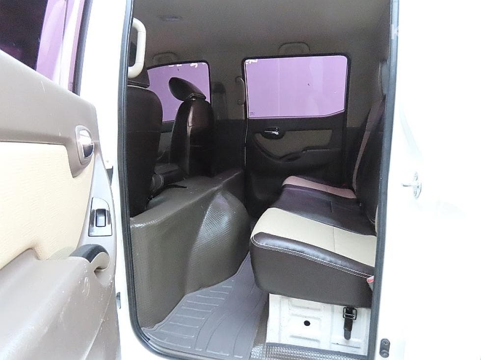 Hyundai Porter 2Extra Long Double Cab CRDi Premium - 11