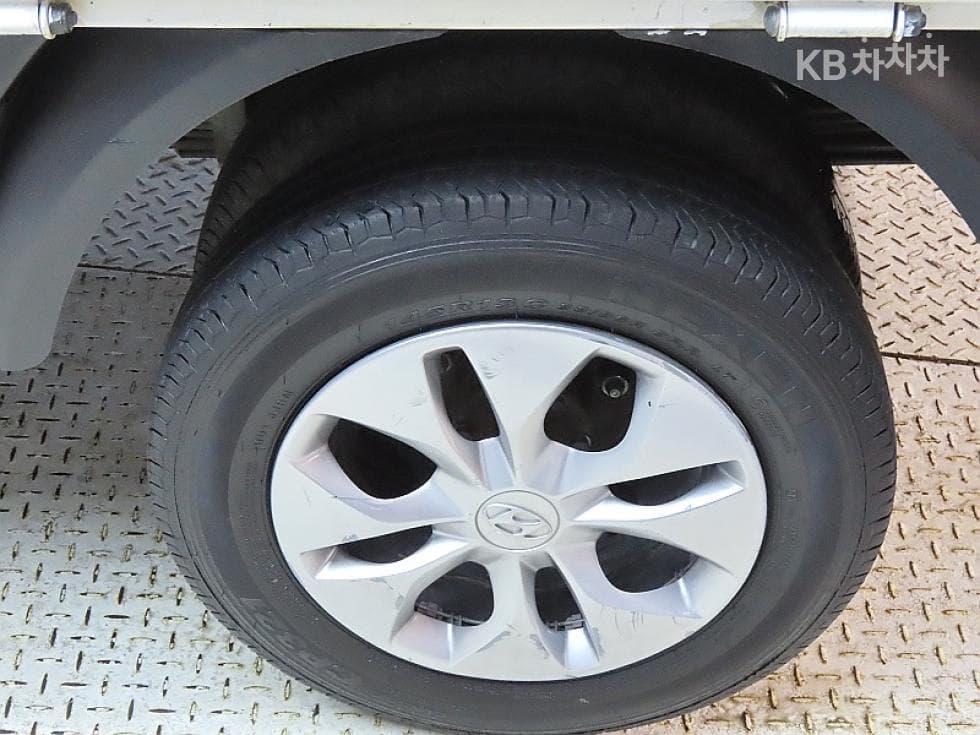 Hyundai Porter 2Extra Long Double Cab CRDi Premium - 19