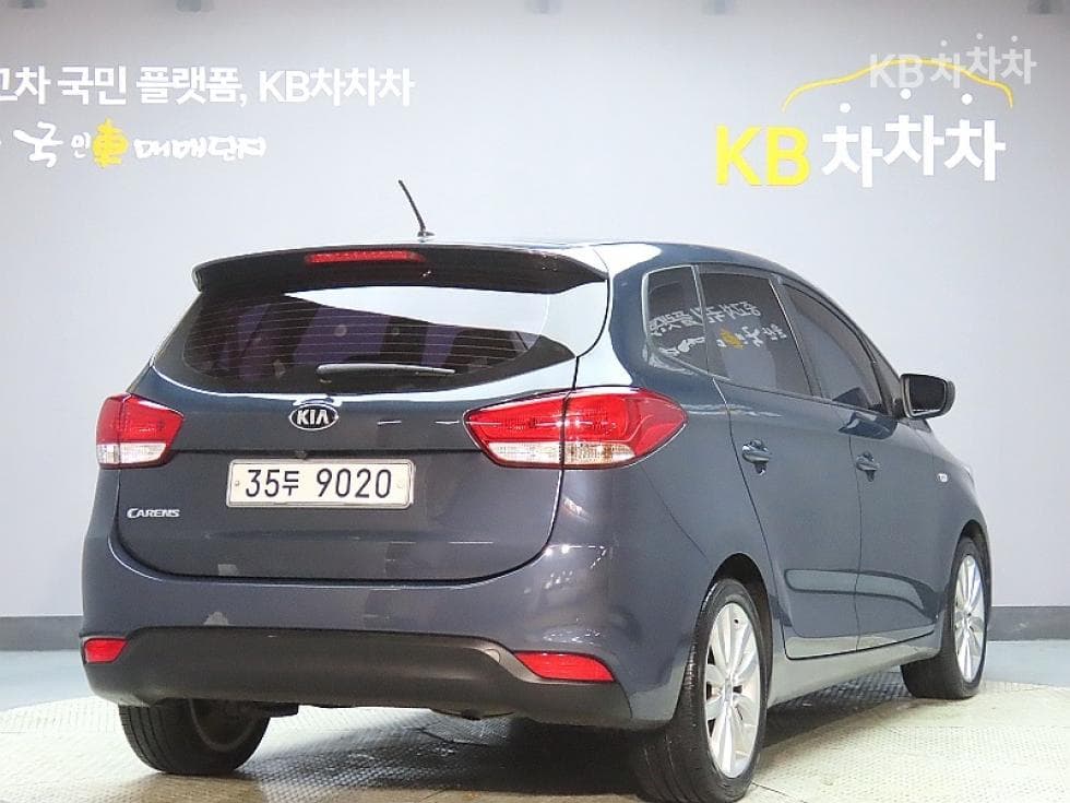 Kia All New Carens2.0 LPi Prestige 7-seater (Limousine) - 2