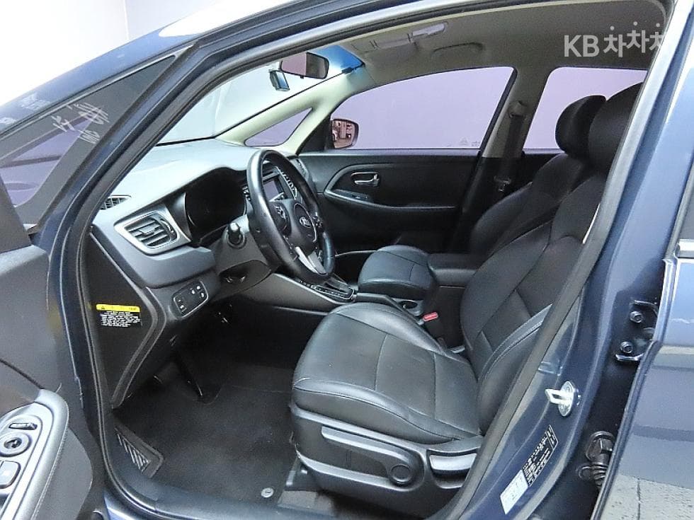 Kia All New Carens2.0 LPi Prestige 7-seater (Limousine) - 10