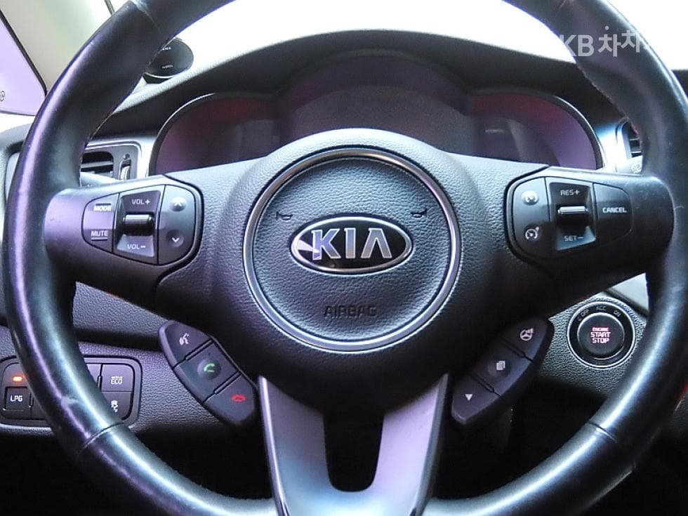 Kia All New Carens2.0 LPi Prestige 7-seater (Limousine) - 18