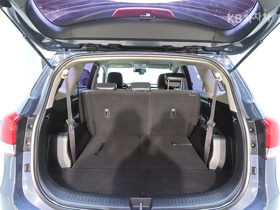 Kia All New Carens2.0 LPi Prestige 7-seater (Limousine) - 19