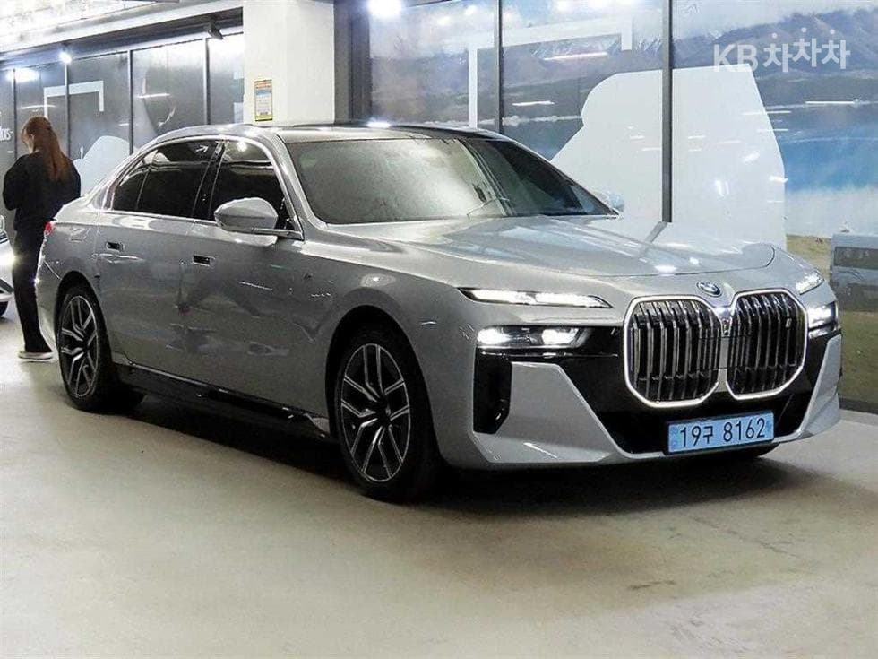 BMW i7 xDrive 60 M Sport Executive - Image 1