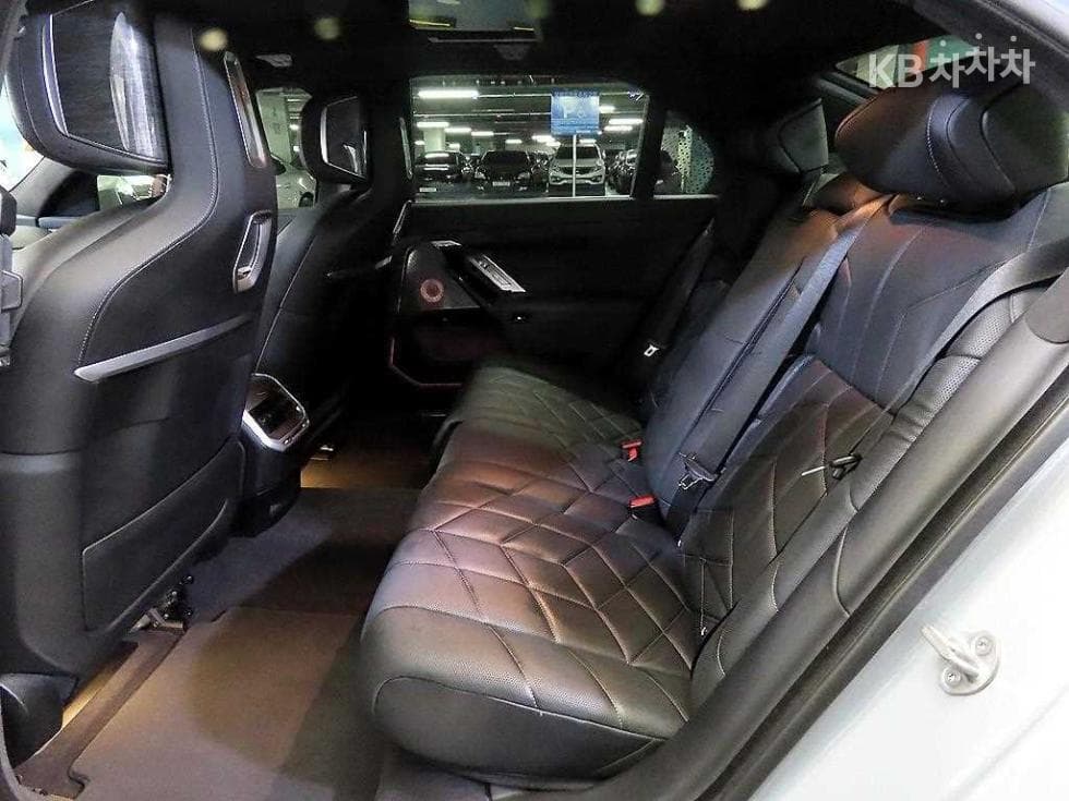 BMW i7xDrive 60 M Sport Executive - 7