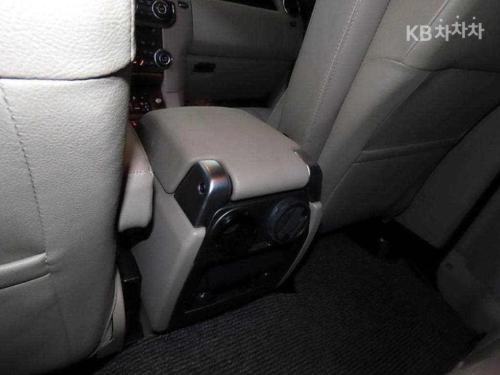 Land Rover 디스커버리43.0 TDV6 SE - 14
