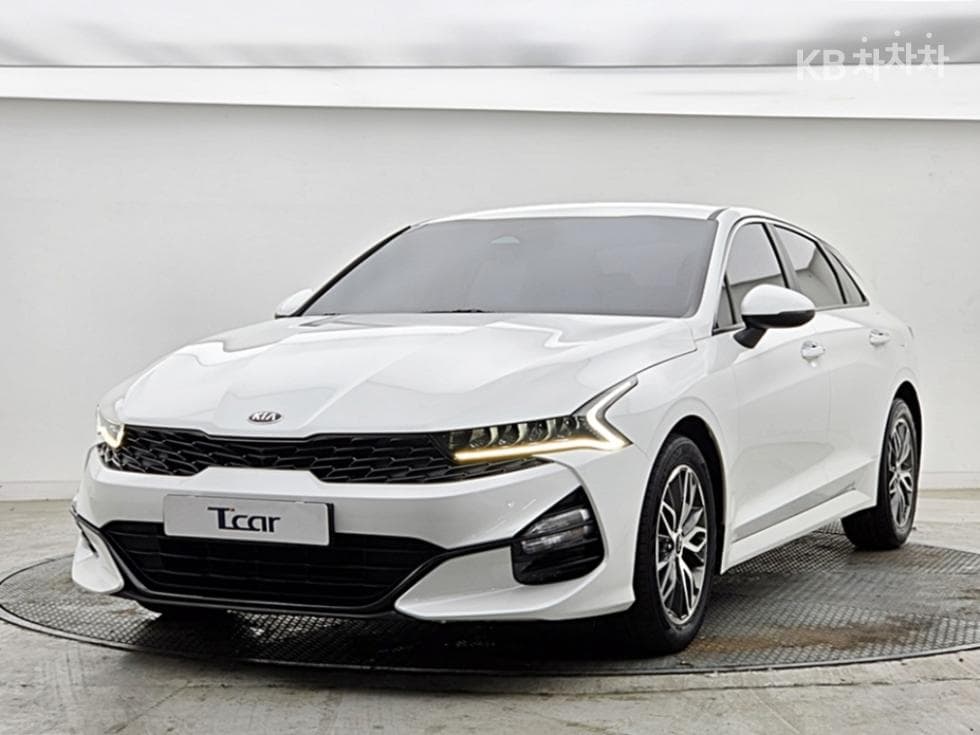 Kia K5 3rd Gen 2.0 Gasoline Prestige - Image 1