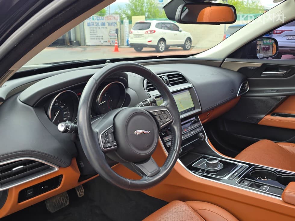 Jaguar XE2.0 Дизел PORTFOLIO - 7