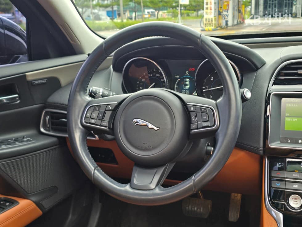 Jaguar XE2.0 Дизел PORTFOLIO - 10
