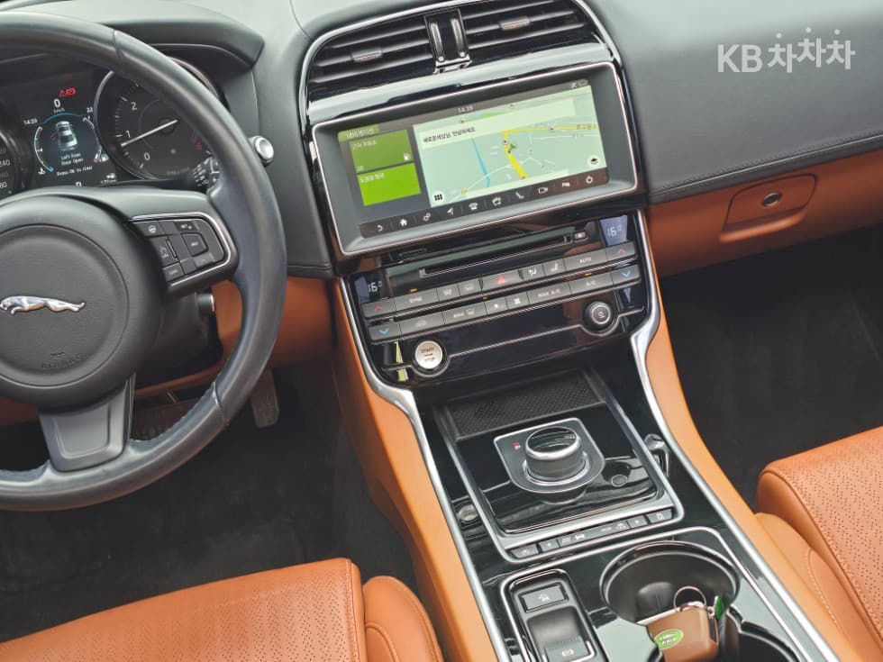 Jaguar XE2.0 Дизел PORTFOLIO - 12