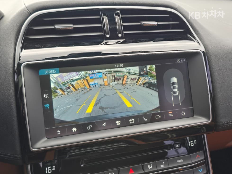 Jaguar XE2.0 Дизел PORTFOLIO - 14