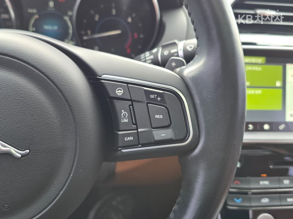 Jaguar XE2.0 Дизел PORTFOLIO - 23