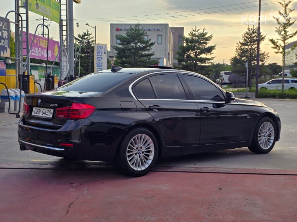 BMW New3 Series320i Sedan Luxury F30 - 2